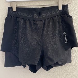 Les Mills lined bike shorts with padded bike seat